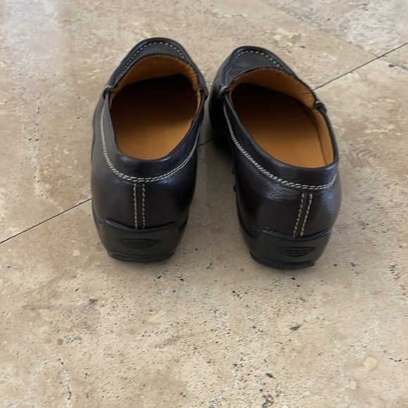 Tod’s loafers in great condition. Only visible wear is  on the soles. - Picture 3 of 5